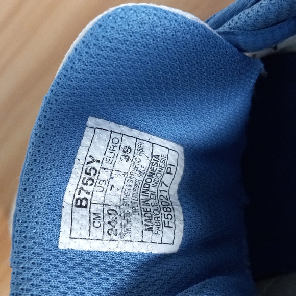 Asics - Picture 4 of 4